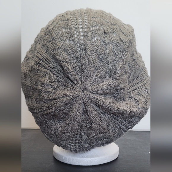 An Ardene Grey beret - Picture 5 of 9